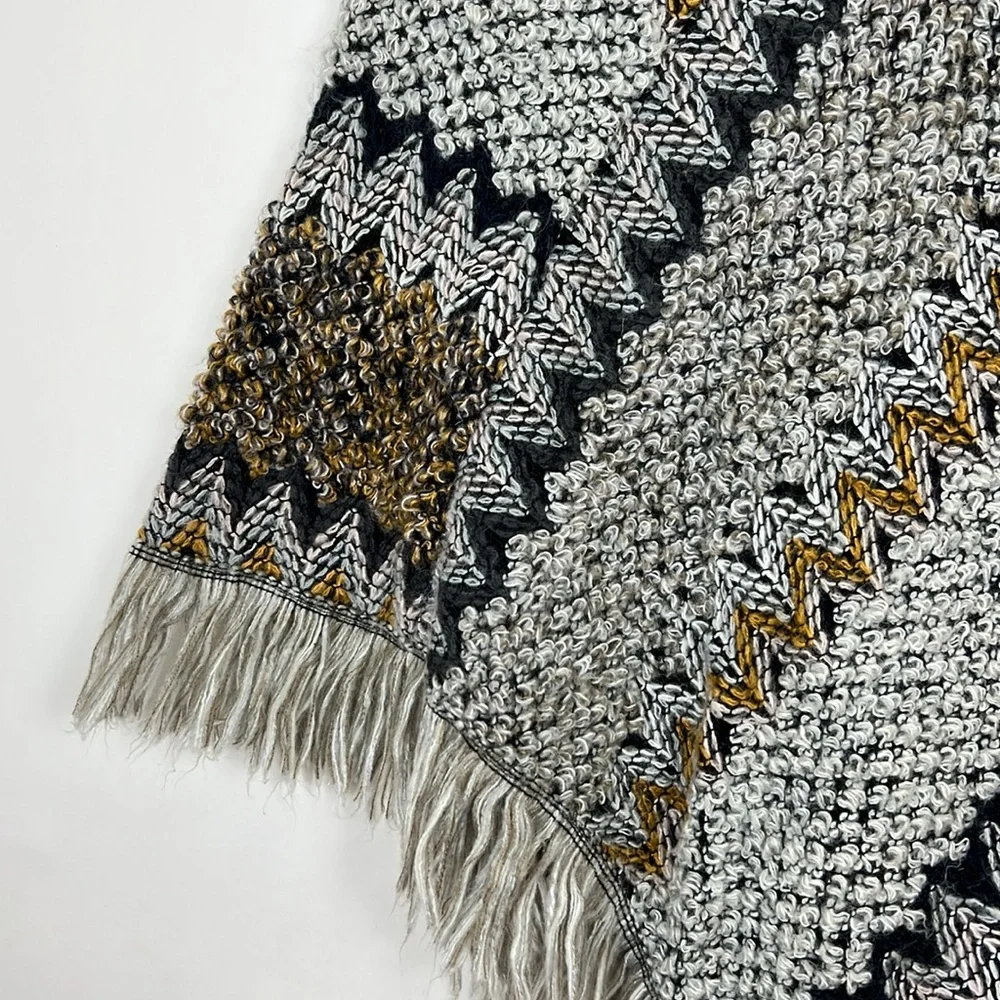 Women’s poncho sweater with fringe wrap shawl OS - Picture 7 of 9